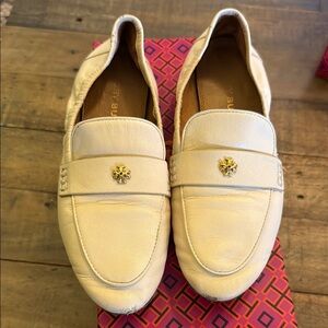 Tory Burch Cream Leather Ballet Driving Loafers with Gold Logo